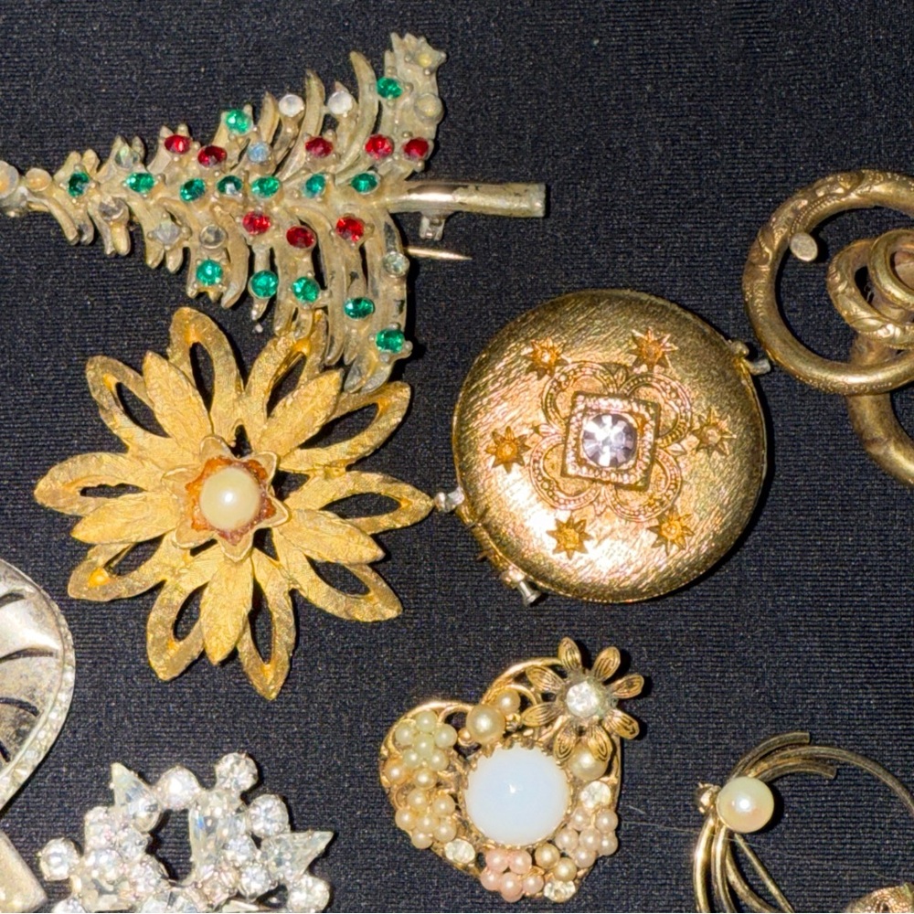 Vintage Gold and Silver Brooch Collection vintage needs repair - Picture 2 of 12